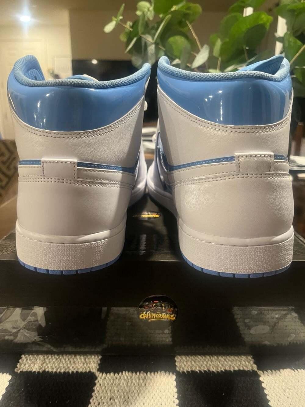 Nike Air Jordan 1 Mid University Blue Patent Leather Size 17 - Picture 7 of 10